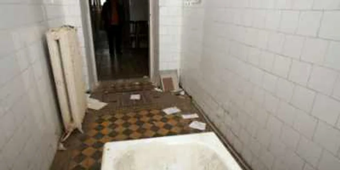 Clădirea a fost revendicată şi câştigată în instanţă de două bătrâne din Bucureşti