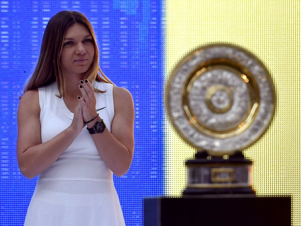 Simona Halep a prezentat trofeul de la Wimbledon la Arena NationalăFOTO: Sportpictures.eu