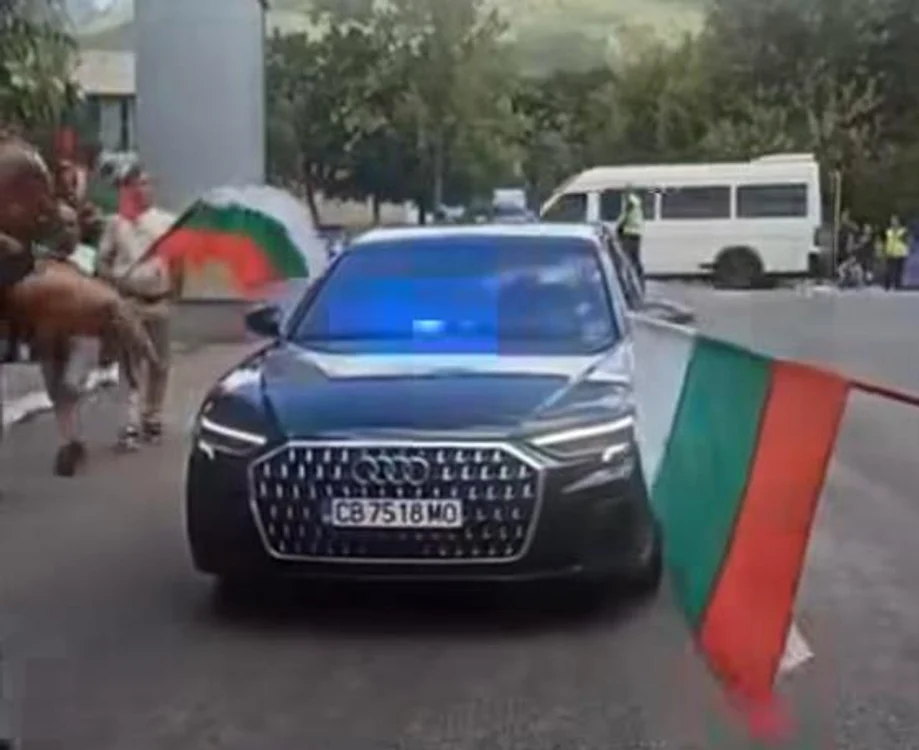 Ursula von der Leyen nu se afla în mașină FOTO: captură video