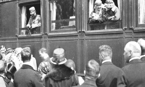 Regele Ferdinand Întregitorul şi Regina Maria în Trenul Regal, la încheierea vizitei la Cluj, 24 mai 191 jpeg