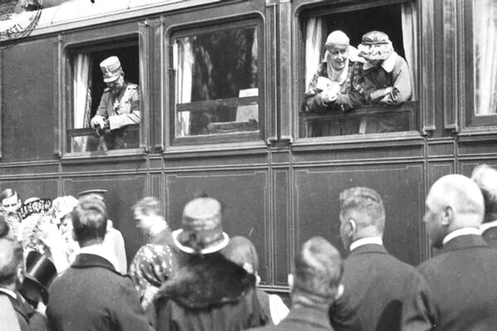Regele Ferdinand Întregitorul şi Regina Maria în Trenul Regal, la încheierea vizitei la Cluj, 24 mai 191 jpeg