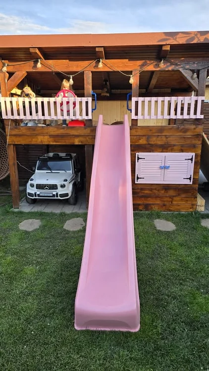 Locul de joacă amenajat de Marian. Foto: Facebook