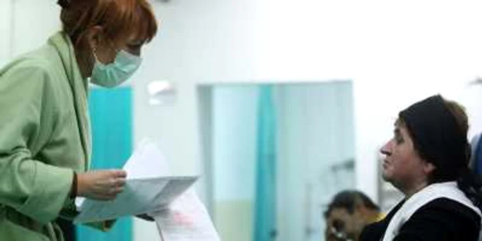 Pacienţii ajung în grija medicilor de la Spitalul Judeţean