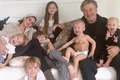 Alec Baldwin are acum opt copii jpg