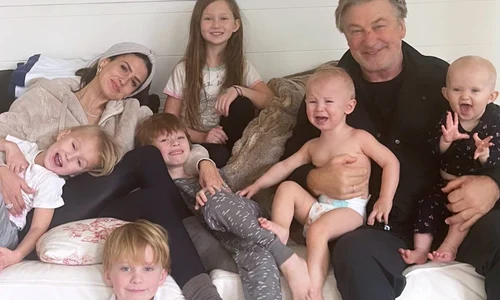 Alec Baldwin are acum opt copii jpg