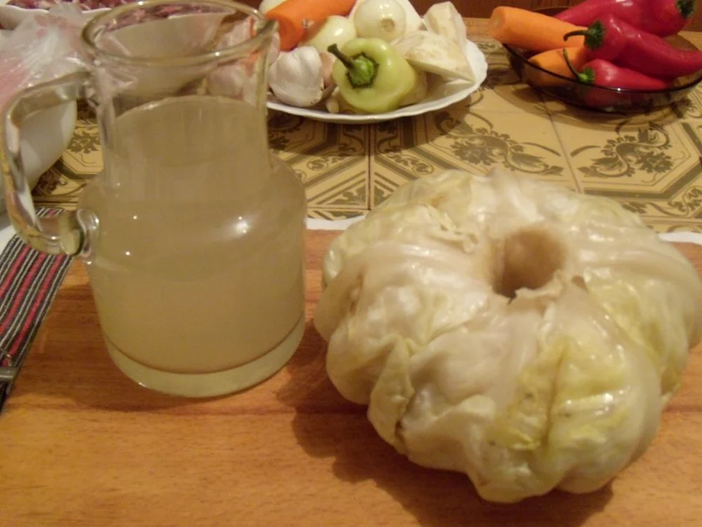 Varza murată la butoi, un deliciu FOTO Adevărul