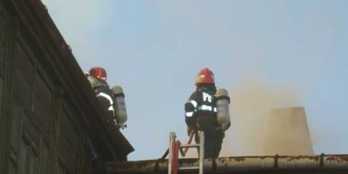  Incendiul  a izbucnit azi dimineaţa la sediul unei fabrici care produce tâmplărie PVC din Cehu Silvaniei
