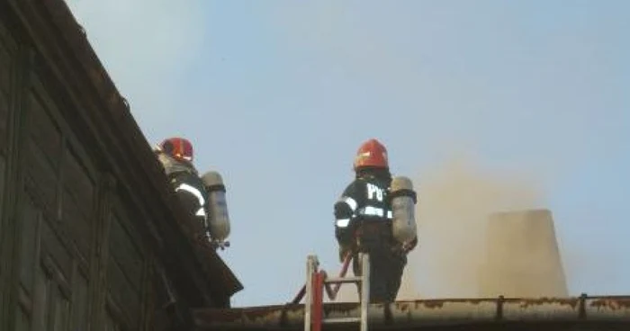 Incendiul a izbucnit azi dimineaţa la sediul unei fabrici care produce tâmplărie PVC din Cehu Silvaniei