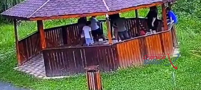 Acte de vandalism în parc. FOTO cronica-gaestiului.ro