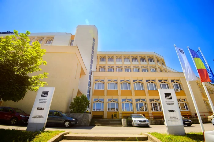 Un profesor, din Brașov, acuzat de două studente Foto: Facebook UniTBv