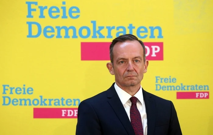„Suntem hotărâţi să contruim un guvern orientat spre reforme, care să ducă la progresul ţării noastre”, a declarat secretarul general al FDP, Volker Wissing, după discuţiile de duminică cu SPD. FOTO: News.ro