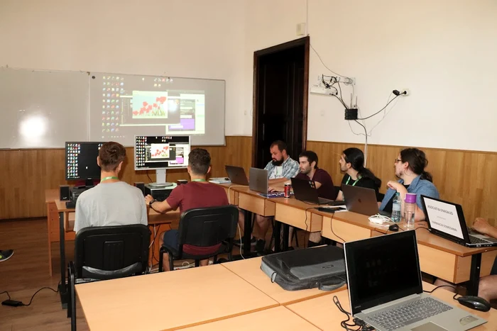 În laboratorul de informatică FOTO Lucian Bălărie