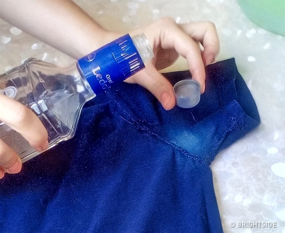 Trucuri pentru eliminarea petelor de antiperspirant. FOTO BrightSide.me
