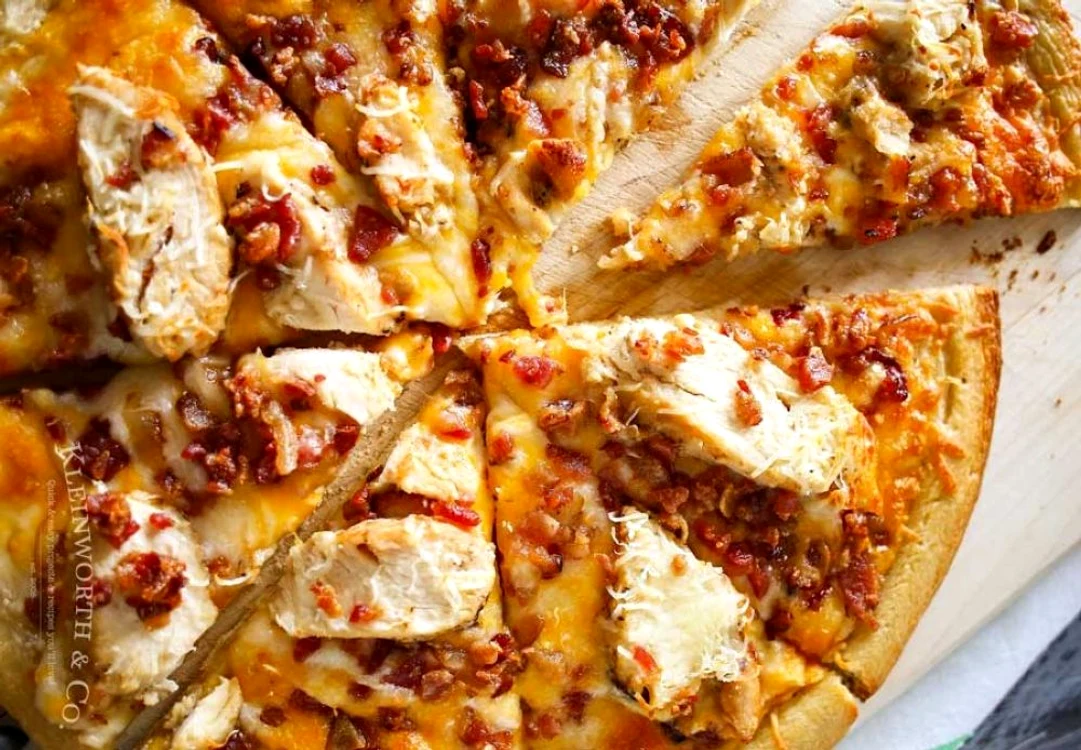 pizza cu pui si sos cremos de usturoi jpeg