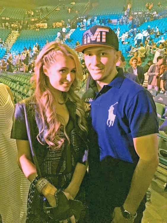 Românul, cu Paris Hilton,  la gala de sâmbătă