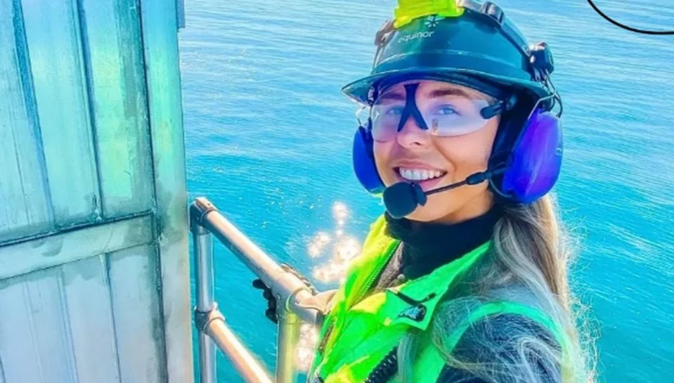 O tânăra de 29 de ani câștigă peste 110.000 de euro pe an și lucrează doar 250 de zile: „Jobul este fantastic pentru cei cărora le place să călătorească”