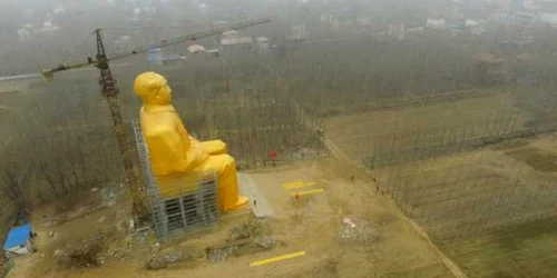 Statuie a lui Mao ridicata intr-un sat din centrul Chinei FOTO AFP