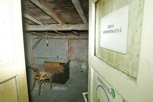 Arestul Secţiei 10 e situat pe strada Stelea Spătarul nr. 13 (în spatele magazinului Cocor)Foto: David Muntean