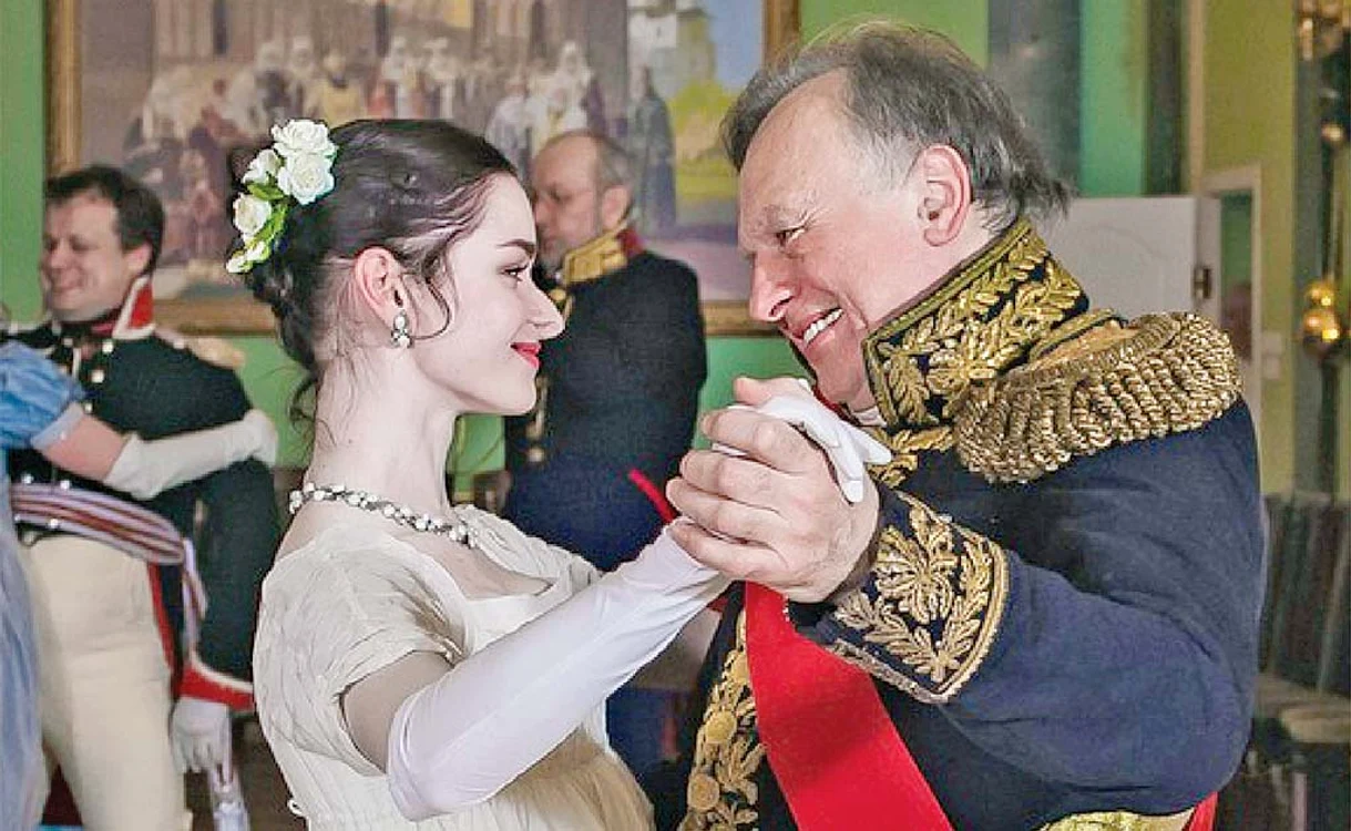 Oleg Sokolov şi studenta lui Anastasia Eşcenko se costumau în Napoleon şi JosephinaFoto: profimedia