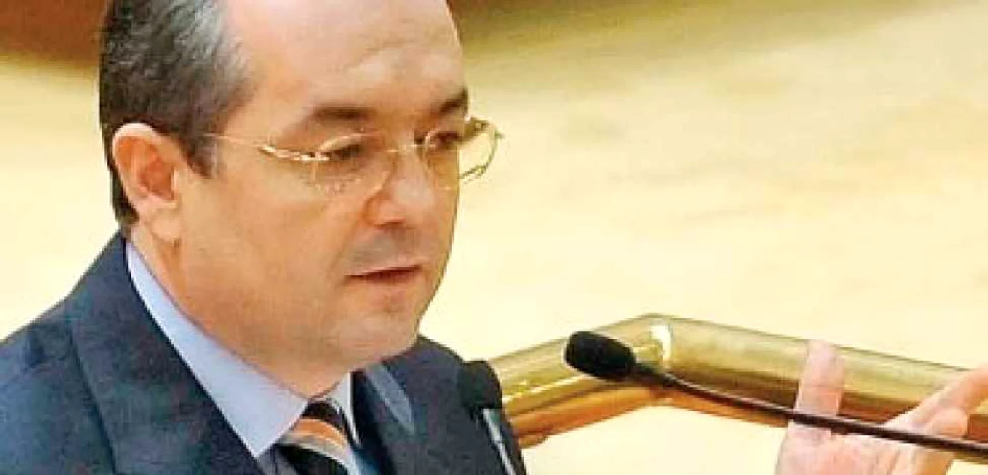 Boc ameninţă cu demiterea Ecaterinei Andronescu
