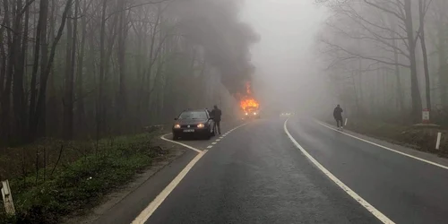 Incendiu microbuz foto Andrei Luca