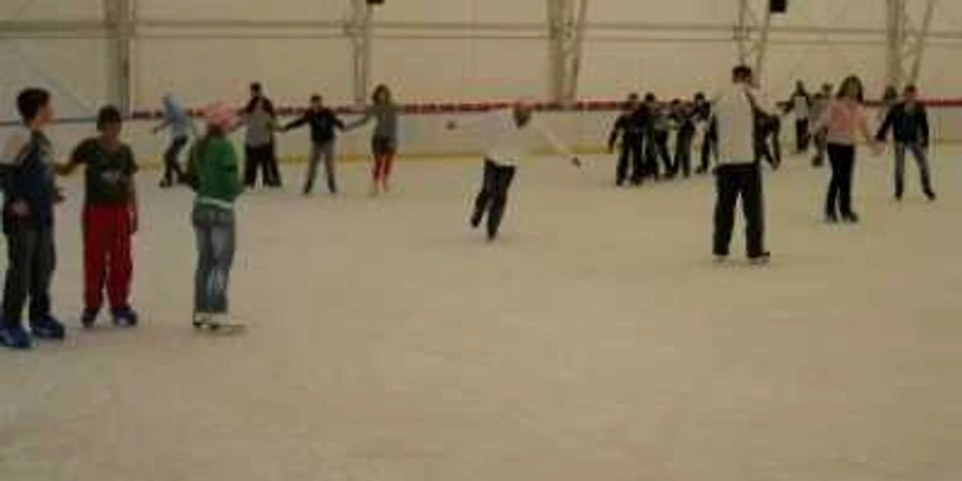 O oră pe patinoar costă patru lei, foto Mădălina Grosu