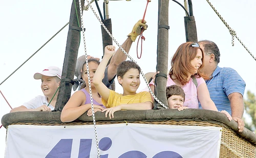 Copiii au fost fascinaţi să zboare cu balonul