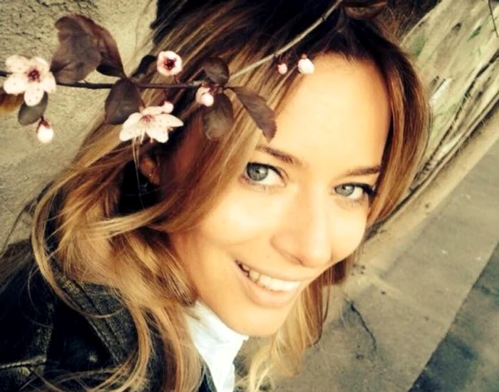 Laura Cosoi, sexy în bucătăriefoto: captură