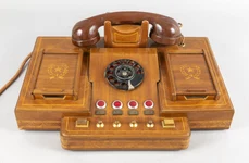 Telefonul de birou al lui Petru Groza (© Muzeul Național de Istorie a României)