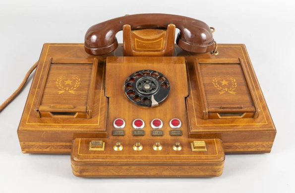 Telefonul de birou al lui Petru Groza (© Muzeul Național de Istorie a României)