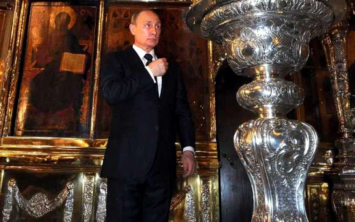 Vineri, în timp ce liderii mondiali îi cereau lui Putin să-şi asume responsabilitatea pentru criza din Ucraina, şeful de la Kremlin s-a dus la o mănăstire pentru a se sfătui cu Patriarhul Kiril