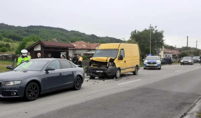 Accidentul a avut loc pe DN 64. FOTO ISU Vâlcea