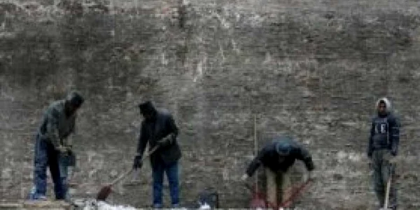 MAE dezaprobă menţinerea restricţiilor pentru muncitorii români în Marea Britanie
