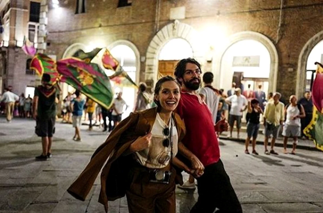 4 elizabeth olsen si robbie arnett logodna 2 jpg jpeg
