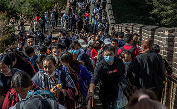 Paris. Europenii se aşteaptă la ce e mai rău de la cel de al doilea val de COVID-19Foto: EPA-EFE