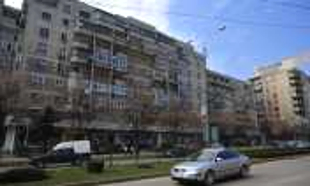 Dacă la nivelul lunii ianuarie 2014 preţul mediu al unui apartament dintr-un bloc din zonele mărginaşe ale Bucureştiului era de 53.900 de euro, în prima lună a anului 2015 acesta a crescut până la doar 54.000 de euro FOTO Adevărul