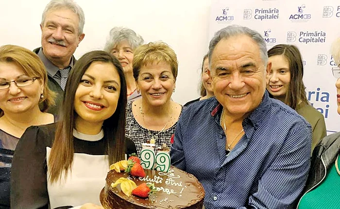 Așa arată butonii de 500 de dolari