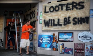 Înainte ca uraganul Florence să atingă coastele americane, oamenii s au baricadat în case jpeg