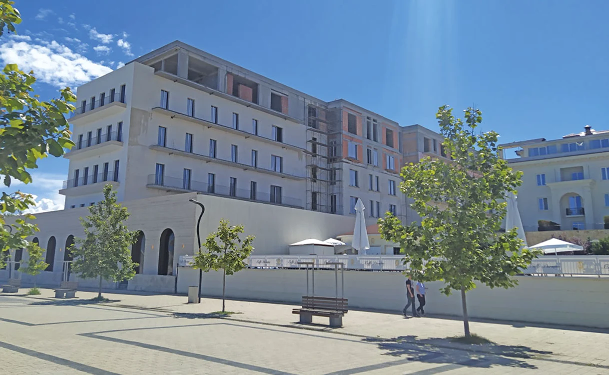 Tehnicianul formaţiei Jiangsu Suning construieşte un complex rezidenţial în Mamaia, dar tot profitul va ajunge la băiatul său
