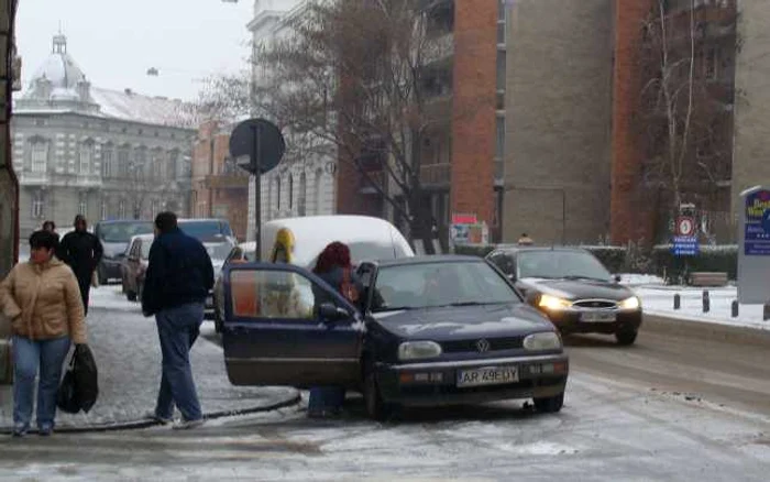 Ninsoarea care continuă la Arad nu a creat încă probleme