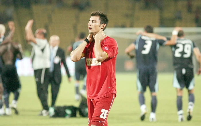 
    La finalul meciului  cu Lazio, dinamovistul  Radu Ştefan era  dărâmat psihicfoto: Mediafax   