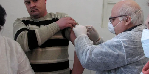 Botoşănenii semnează pe propria răspundere pentru administrarea vaccinului