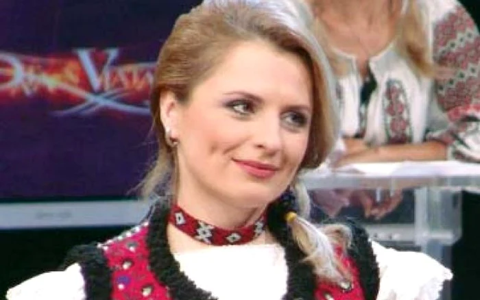 La emisiunea „O dată-n viaţă“ a îmbrăcat costumul drag, maramureşean p Foto: TVR