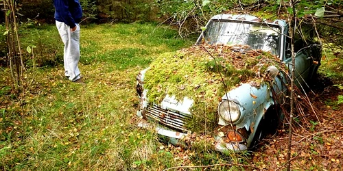 Masina abandonata dupa 40 de ani jpg