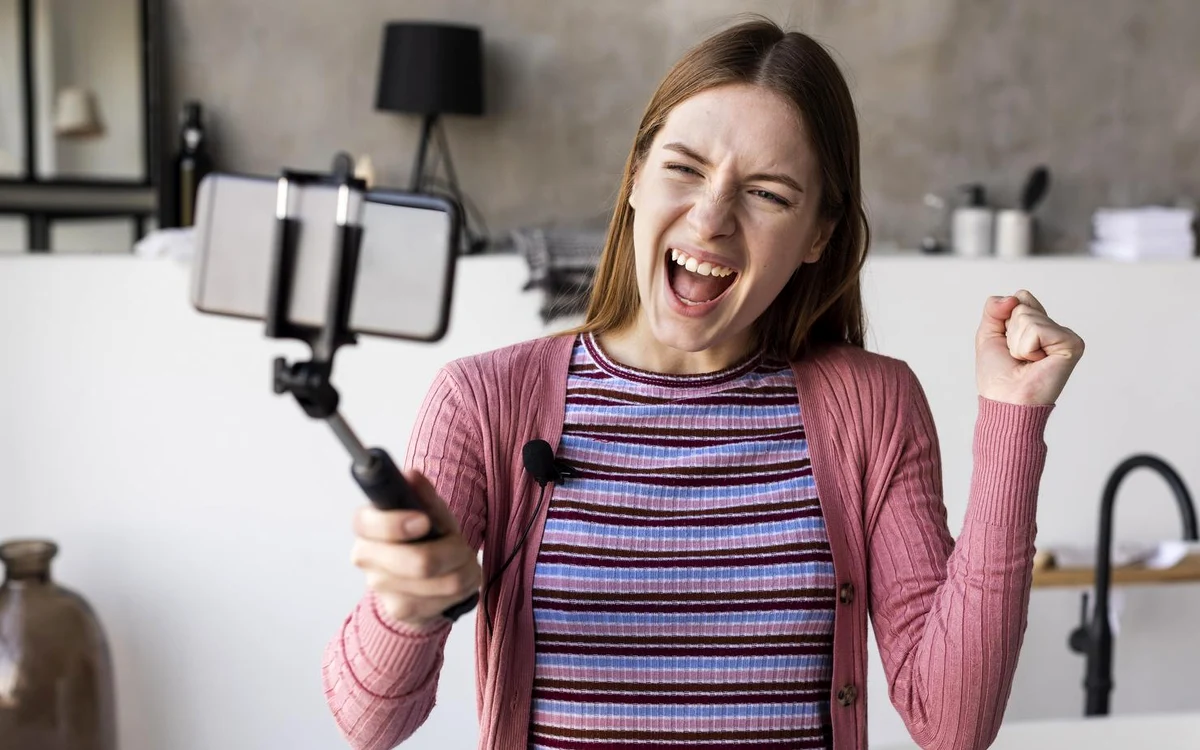Pe cât de populare, unele provocări on-line se pot dovedi extrem de riscante. Foto: Freepik.com