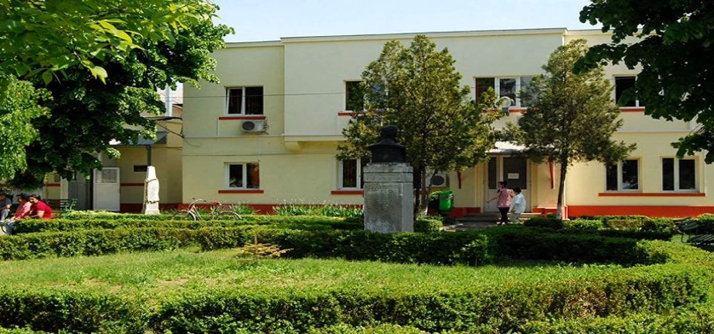 Spitalul construit prin donaţii consistente ale farmacistului Schuller funcţionează şi astăzi