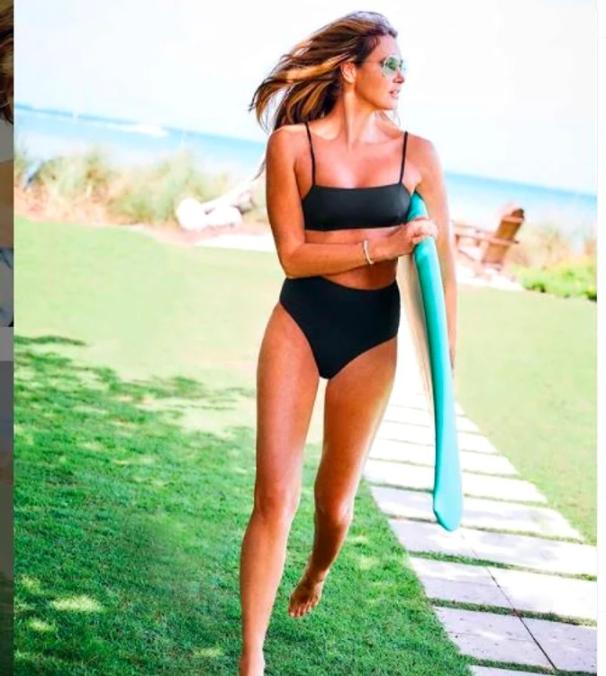 
    Nu-ți vine să crezi că a născut doi copiiFoto: Instagram  