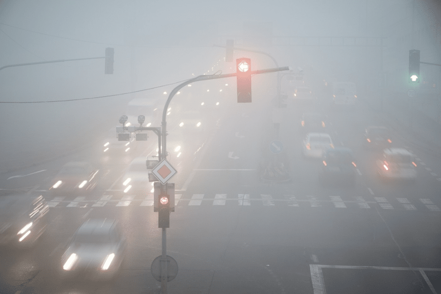 Cod galben de ceață densă în 16 județe, inclusiv în București, până la miezul nopții