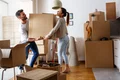 Tineri care se muta intr-un apartament in chirie FOTO Shutterstock 