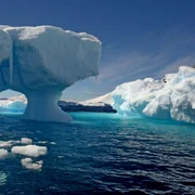 Aisberg se topeste in Antarctica FOTO Shutterstock